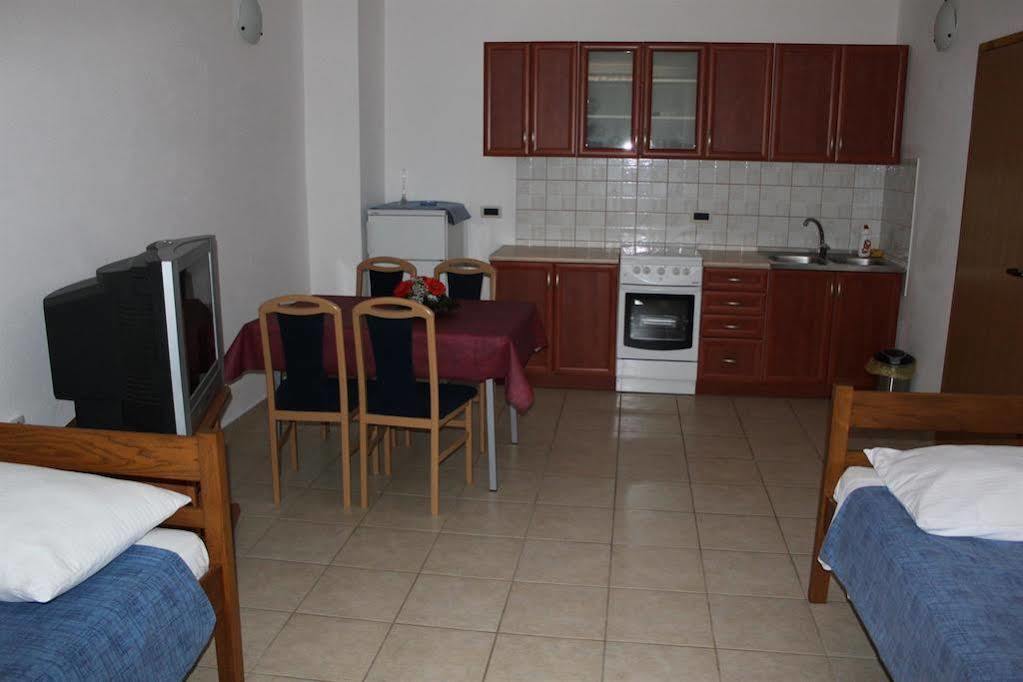 Apartments Barbara Gregovica Pula Exterior foto