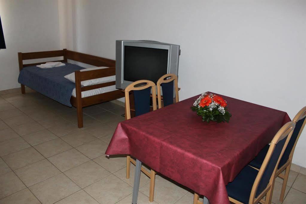 Apartments Barbara Gregovica Pula Exterior foto